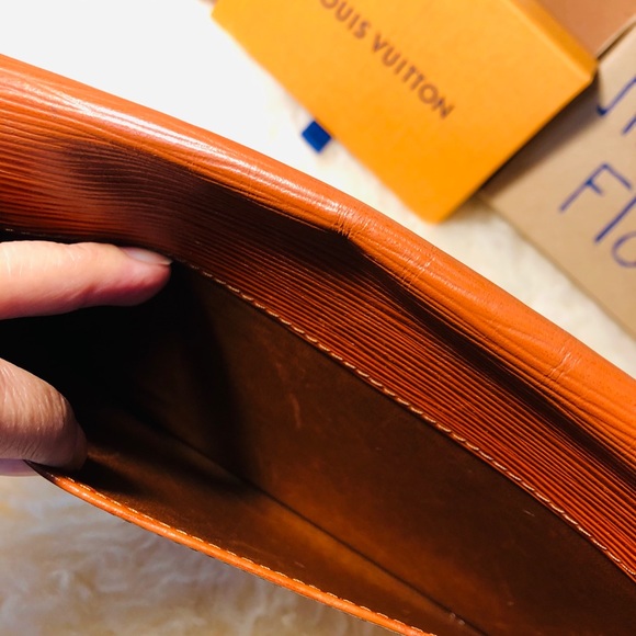 LV clutch in Epi Leather sold ❌luxonlinecanadafbpage - Picture 4 of 13